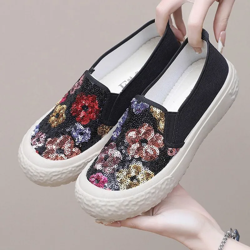 Блестящая женская обувь с цветочным рисунком