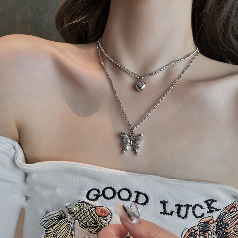 

Vintage Carystal Chain Heart Choker Necklace with Butterfly Pendant Charms Silvery Neck Jewelry for Women Gothic Party Gift