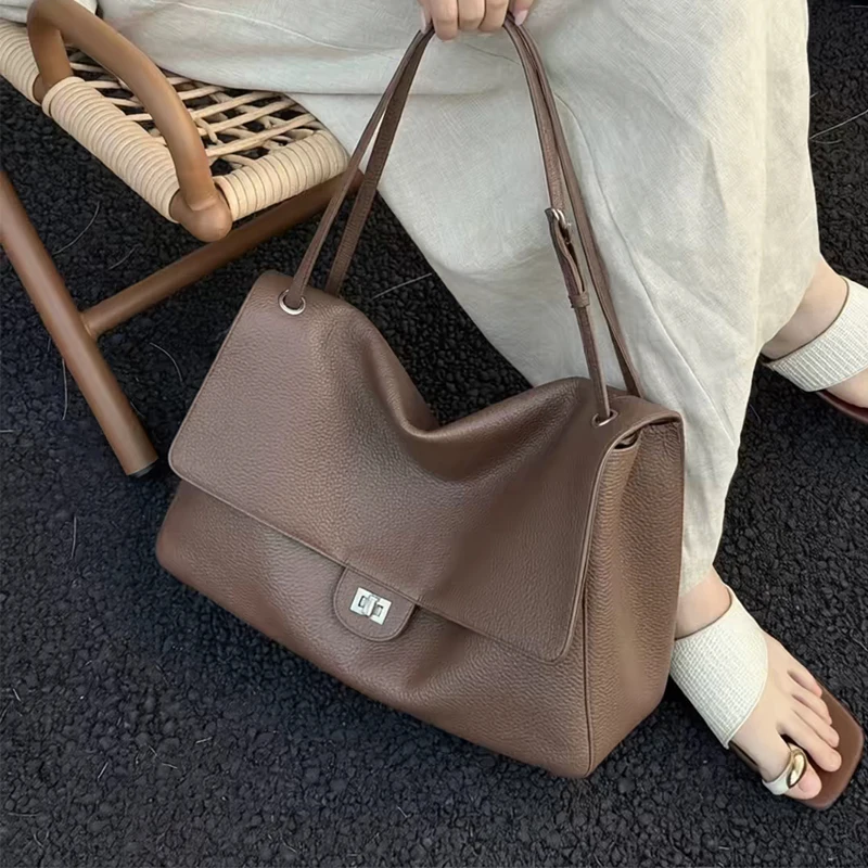 Фото Сумка-кроссбоди из коровьей кожи цвета слоновой кости с верхним слоем кожи - Премиальная наплечная сумка с дизайном для ношения под мышкой, нишевый стиль №3