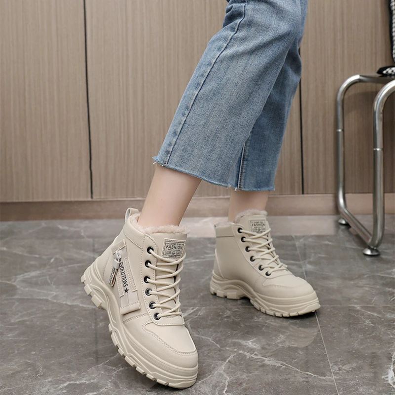Женские зимние ботинки на плоской подошве белые кроссовки с подкладкой теплые