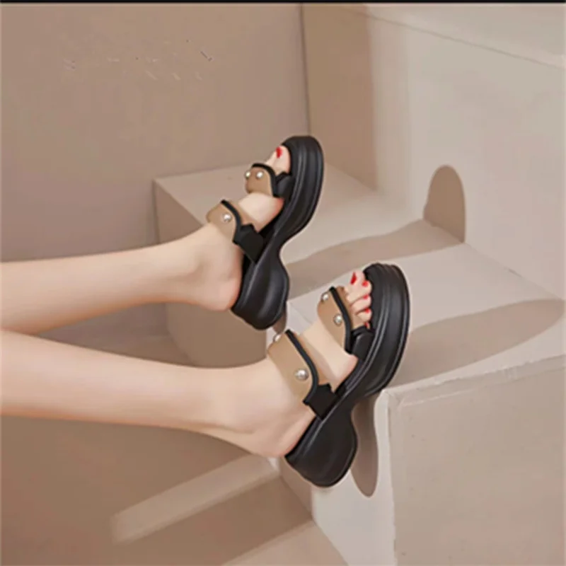2023 Fashion Women Slippers Street Punk Metal Rivet Charms Outdoor Sandals PU Mules Summer Casual Shoes for Female