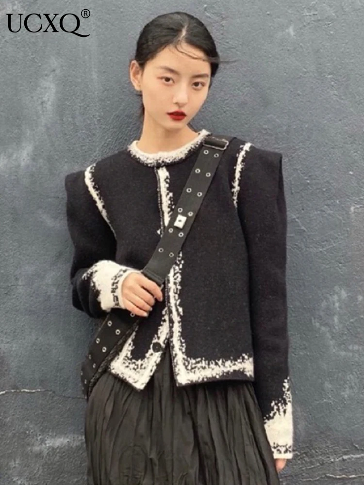 Женское трикотажное однобортное пальто с длинным рукавом и круглым вырезом |