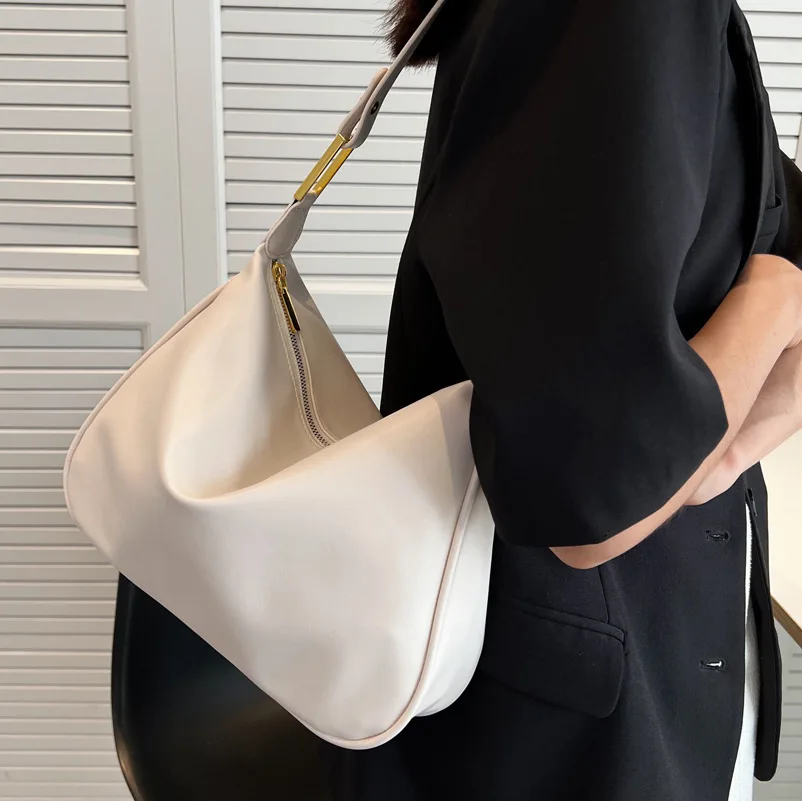 

2022 New Ladies All-match Large-capacity Underarm Bag High-quality Net Red Casual Shoulder Bag Fashion Trendy Messenger Bag