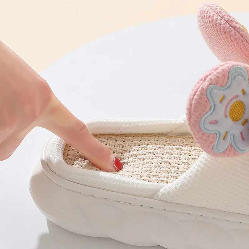 2022 New Linen Slippers Cute Girl Heart Home Slippers Ladies Non-slip Thick Bottom Four Seasons Ndoor Home Slippers Comfy Shoes
