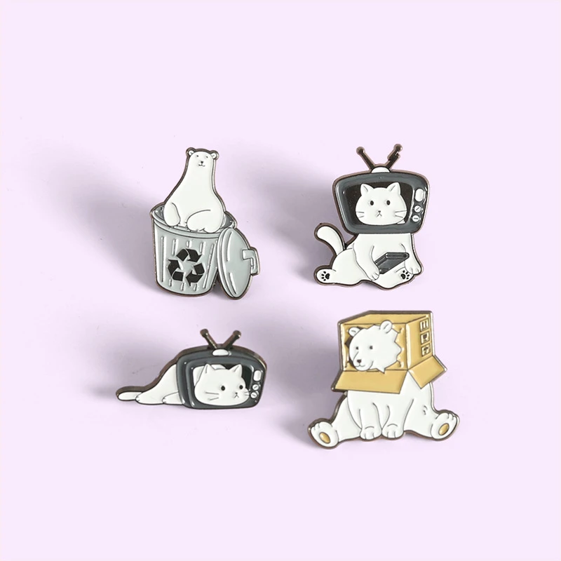 

Naughty White Bear Pin, Alloy Cartoon Brooch, Creative Cute Black And White TV Cat Shape Paint Badge Wholesale, Gift For Friends