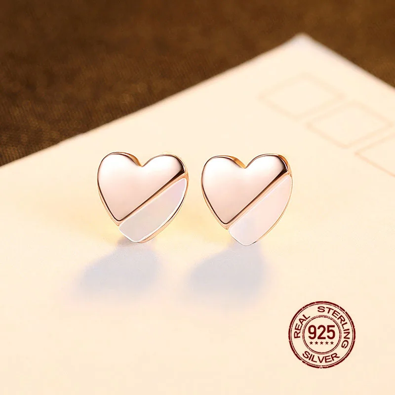 Серьги-гвоздики женские из серебра 925 пробы с сердечками и покрытием 18-каратного