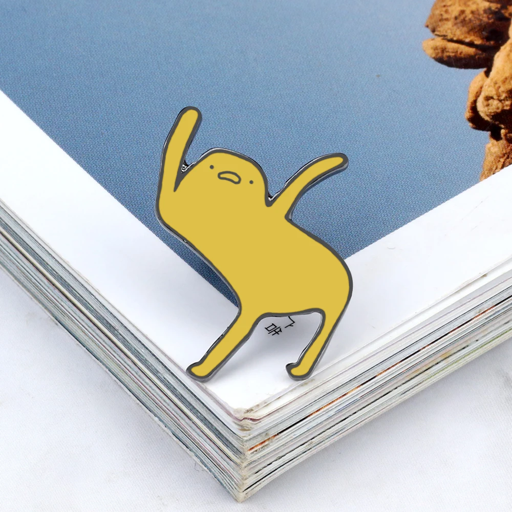 Новая личность желтый подавленный злодей эмалированный штифт для женщин и