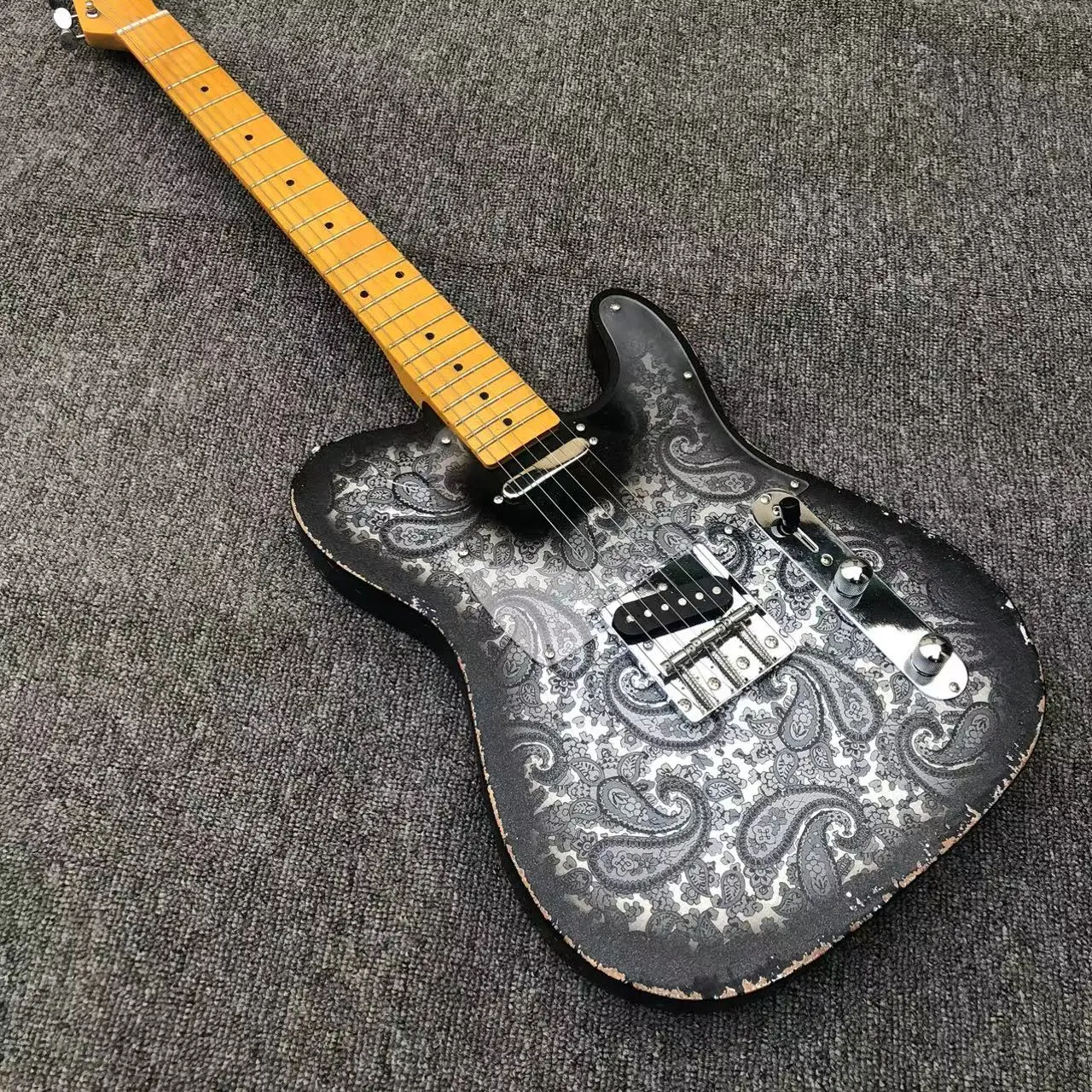 

Relic Electric Guitar, Amoeba "Paisley" Guitar body, Maple neck, Maple fingerboard, transparent Pickup guard