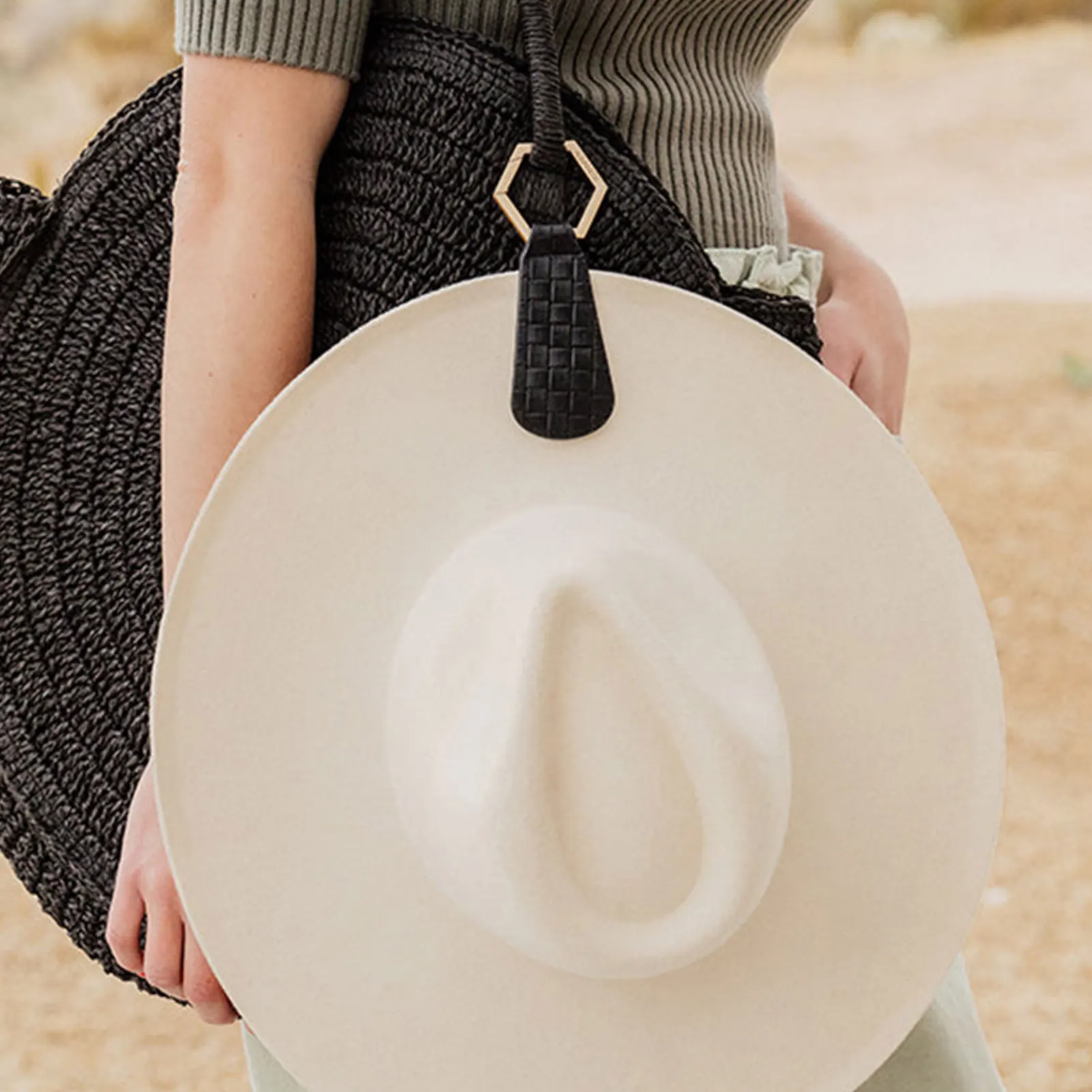 Multifunctional Hat Clip on Bag Hat Keeper Clip PU Handbag Magnetic Hat Clip Hat Holder for Travel Outdoor Practical Gadget