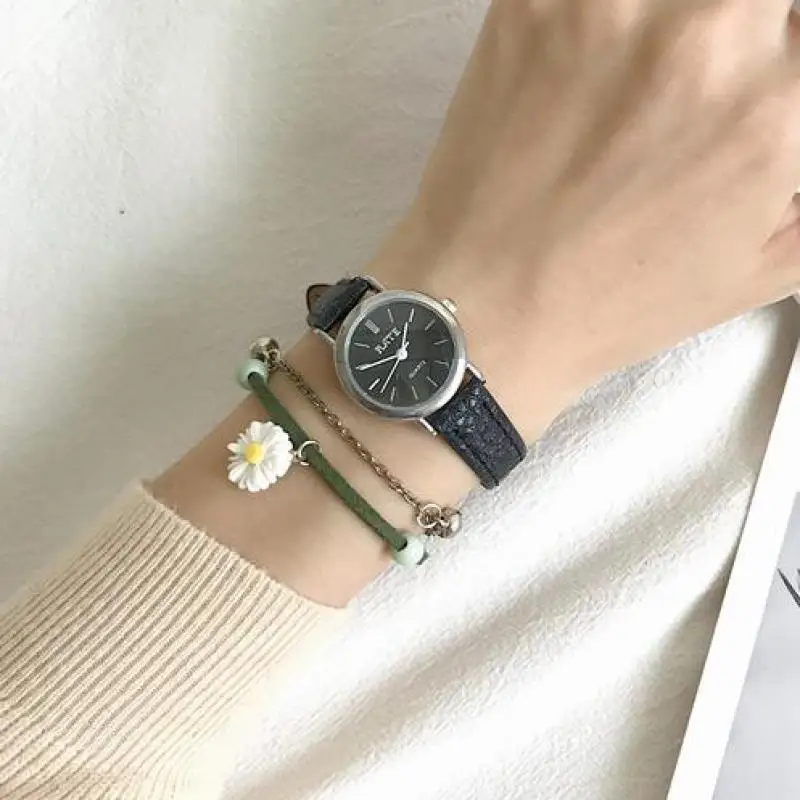 Simple Wrist Watches for Ladies Retro Round Dial Quartz Watch Leather Strap Waterproof Watch for Women Holidays Gift