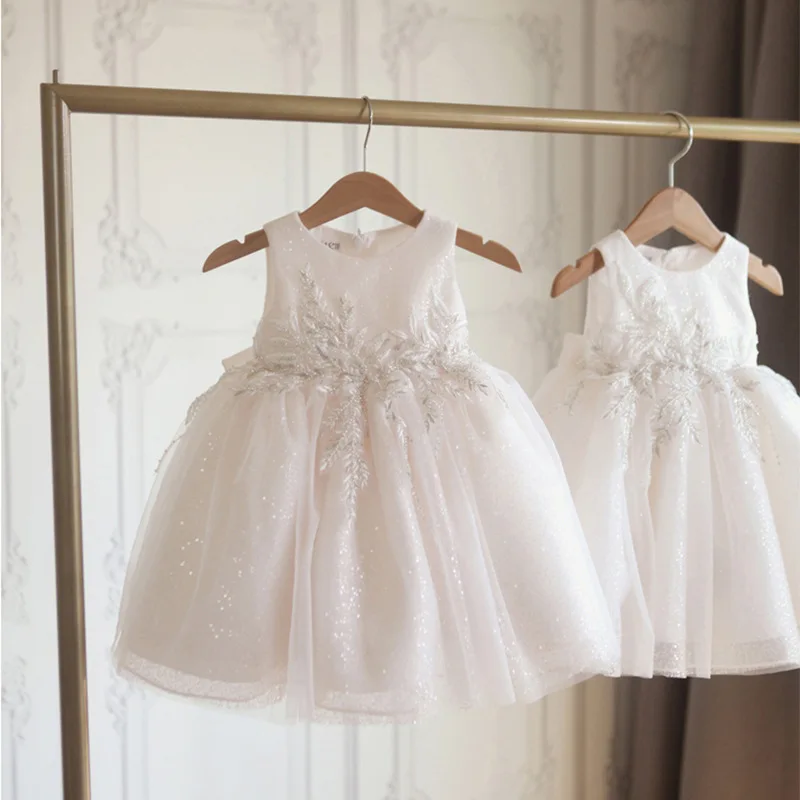 

Elegant White Mesh Flower Embroidery High Waist Baby Princess Dress Sequin Bow Zipper Infant Sleeveless Dresses Vestidos