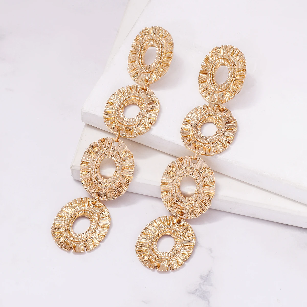 Винтажные золотые Многослойные овальные металлические длинные серьги-капли для