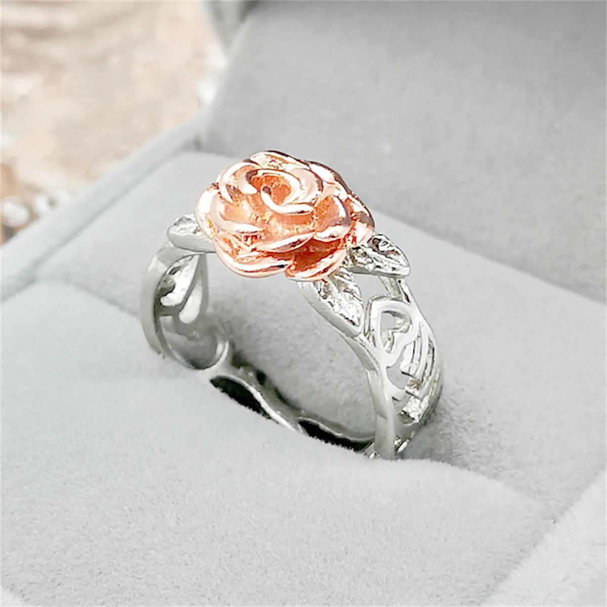 

Delicate Rose Flower Rings For Women New Fashion Hollow Twisted Leaves Rhinestone Metal Finger Ring Jewelry Gift Anillos Mujer