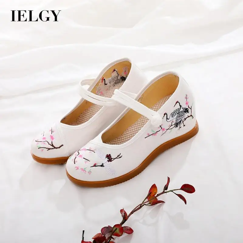 

IELGY ethnic style embroidered shoes women's antiquity increase