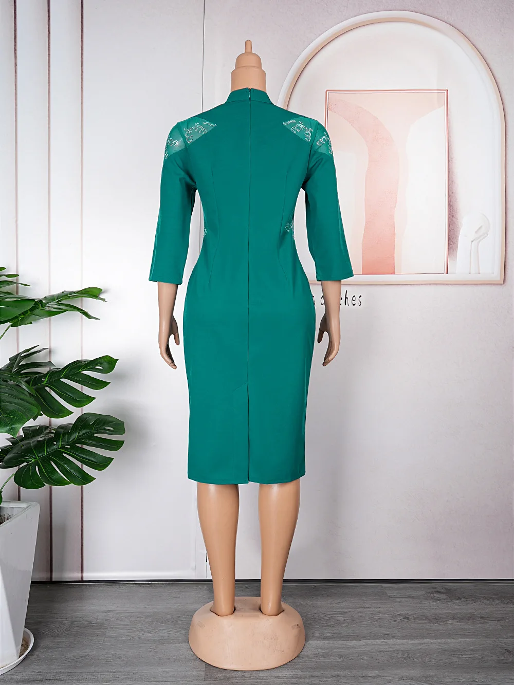 Рисунок 5 - Зеленые, белые, красные африканские платья для женщин