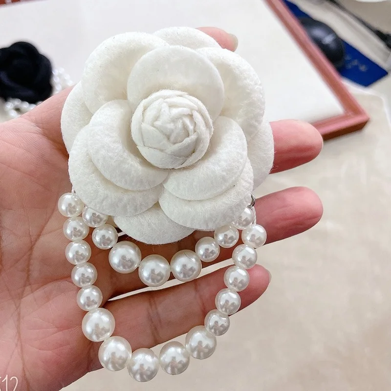 

Korean Fabric Camellia Flower Brooch Pins Pearl Tassel Corsage Fashion Jewelry Brooches for Women Shirt Collar Accessories