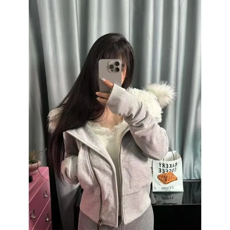 Женская флисовая куртка с меховым воротником