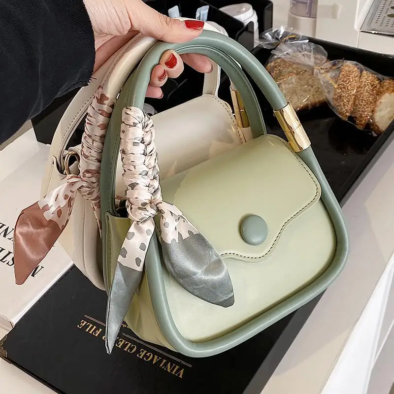 

New Women's Fashion Chain Messenger Bag
