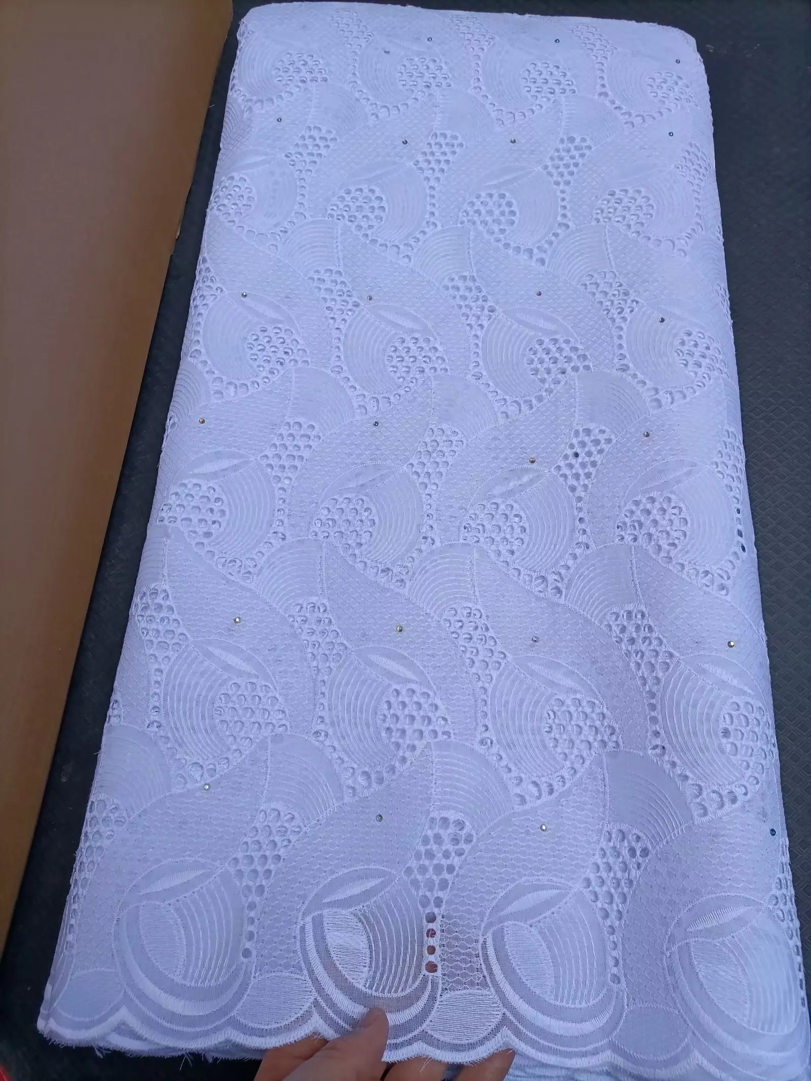 

2023 New White Cotton Lace Fabric African Swiss Voile Lace Fabric White Nigerian Sewing Tissu 5 Yards