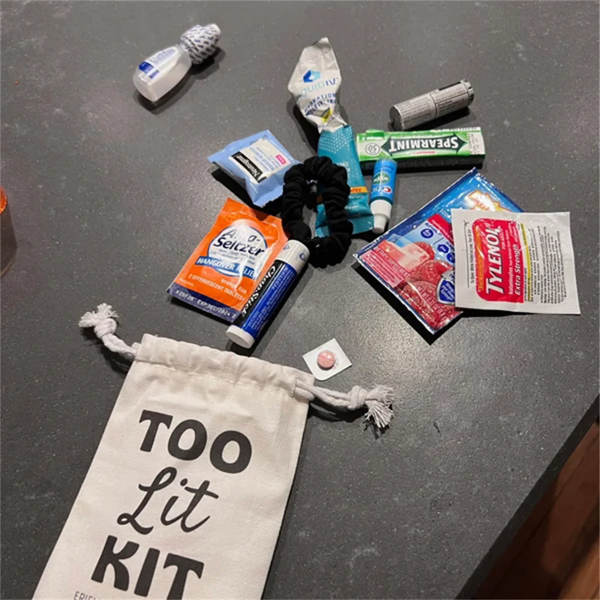 Too Lit Kit - Персонализированный набор для вечеринки Набор похмелья Сувениры