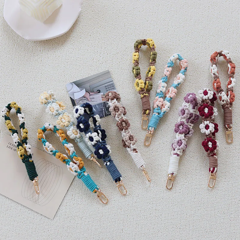 

1Pc Ins Handwoven Art Fresh Summer Daisy Flower Mobile Phone Strap Phone Chain Keychain Pendant Wristlet Keychain Charm Gift