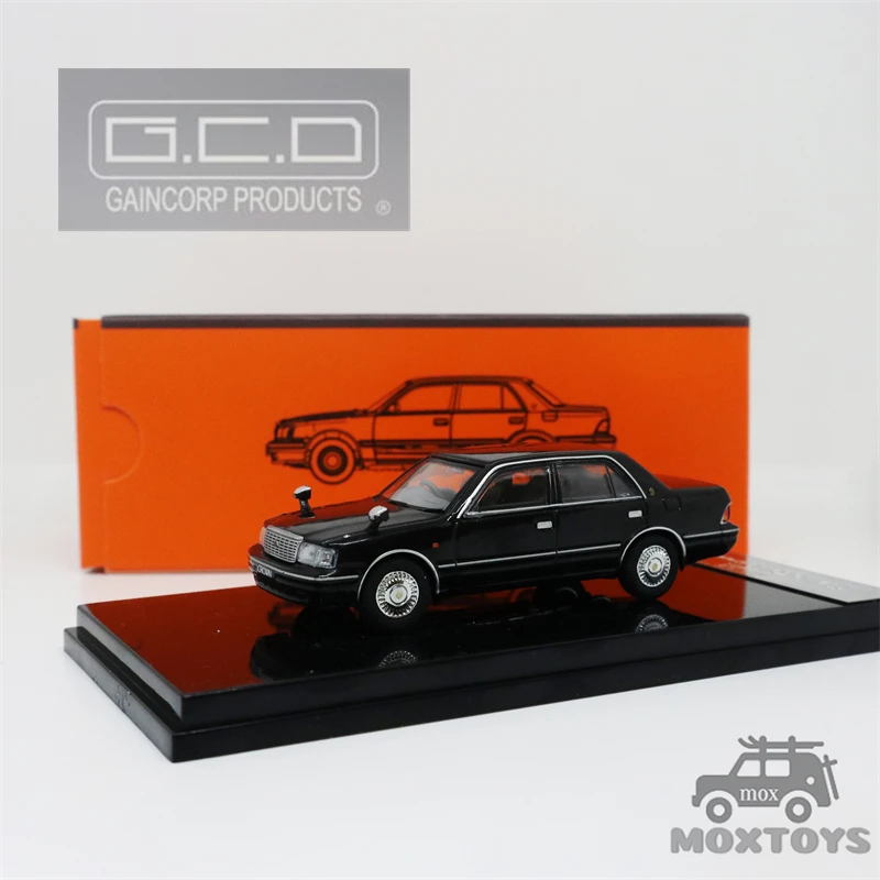 Модель автомобиля под давлением GCD 1:64 Toyota Crown 155 черная/белая/серебристая |