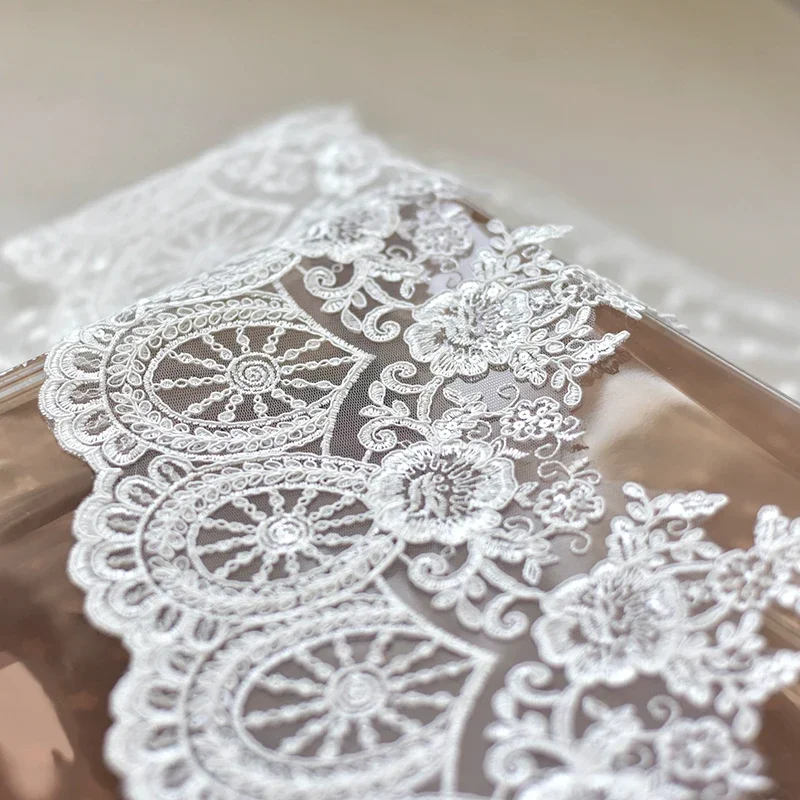 Ткань белого цвета слоновой кости с блестками сетчатая кружевная бейка