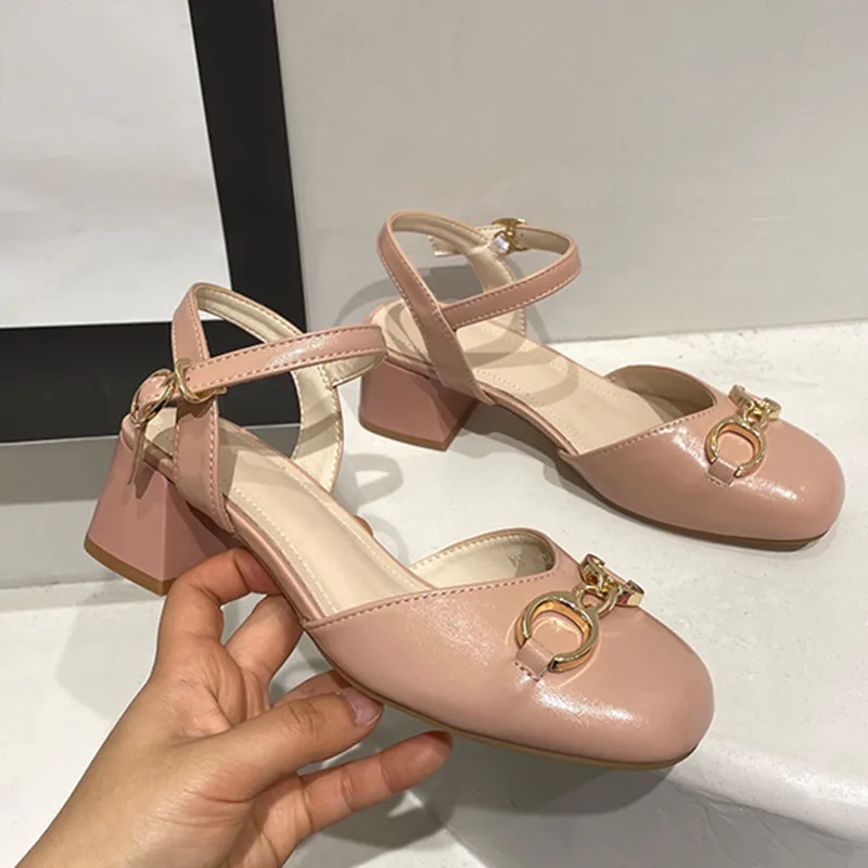 

Metal Decoration Woman Sandals Summer Solid Zapatos De Mujer Buckle Strap Shoes Women Square Heels Sandals Fashion Casual Shoes