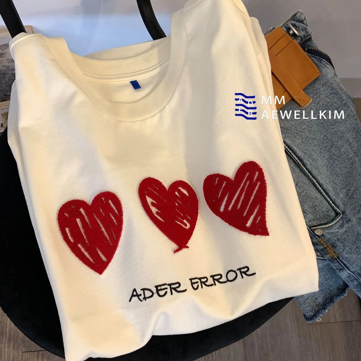 

High Quality Ader Error Summer Graffiti Love Embroidered Letter Embroidery Men and Women Loose Couple Short Sleeve T-shirt