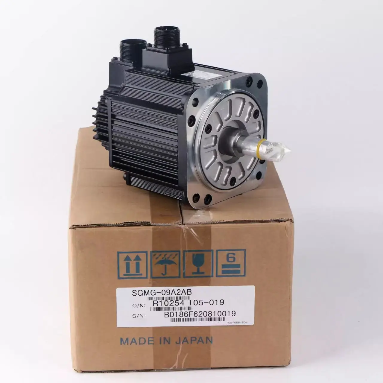 Новый серводвигатель переменного тока SGMG-09A2AB SGMG09A2AB
