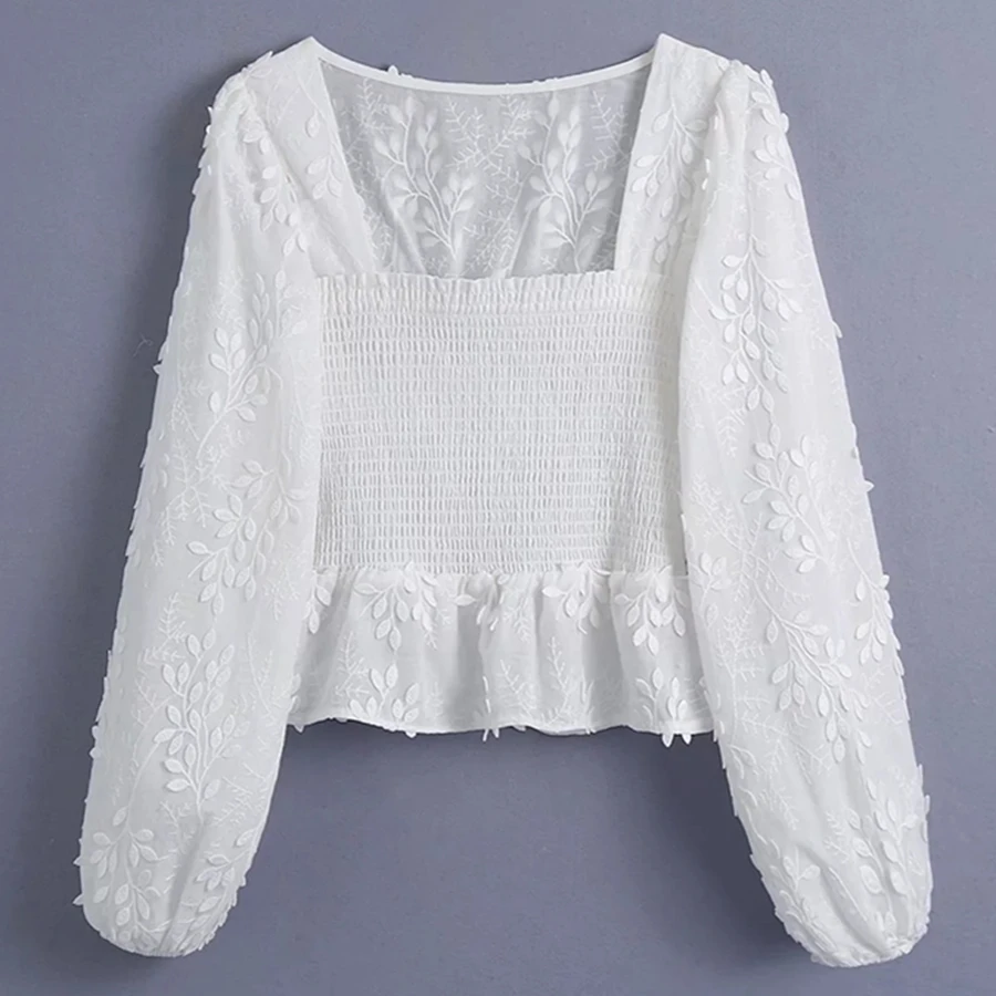 

Женская блузка-футляр с цветочной вышивкой и квадратным вырезом