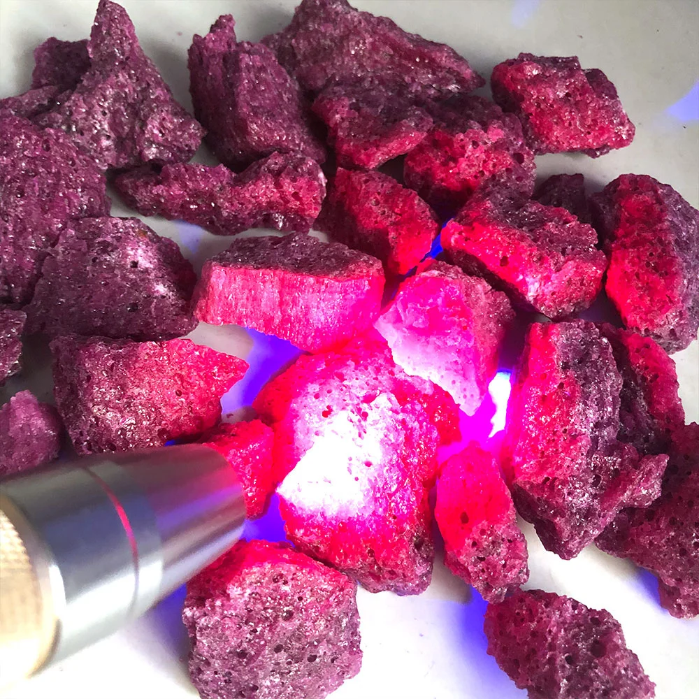 Необработанный рубин, красный корунд