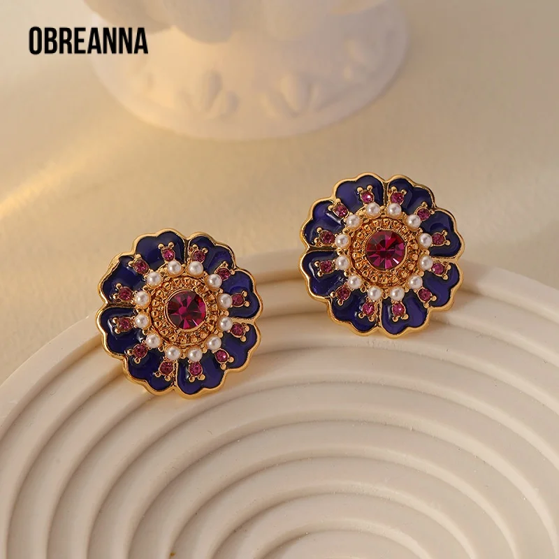 

French Retro Flower Stud Earrings High Sense Light Luxury Minority Fashion Exquisite earrings for women piercing 2023 trending
