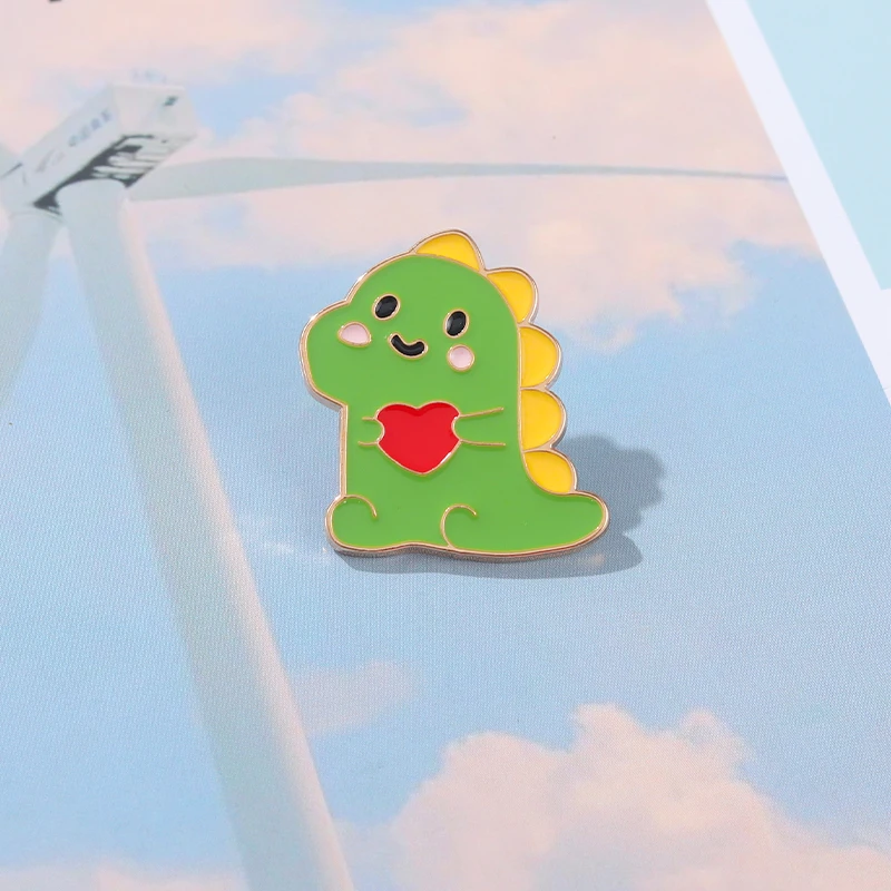 

Cute Green Dinosaur Enamel Pin Brooch Metal Heart Animal Badge Cartoon Lapel Clothes Backpack Badge Gift Kids Friends Wholesale