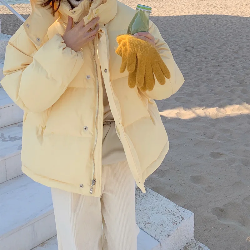 Женский короткий пуховик на белом утином пуху