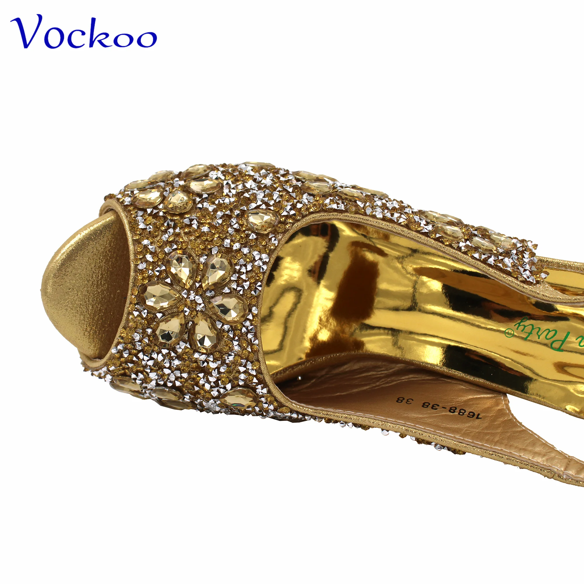 Рисунок 4 - Африканская женская обувь и сумка золотого цвета