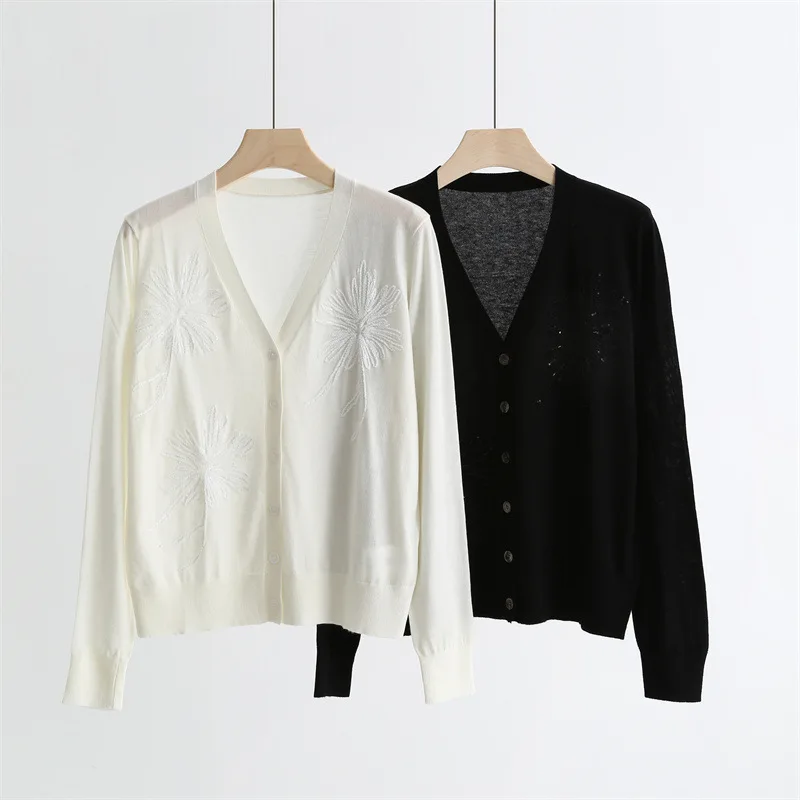 Женский осенний кардиган с вышивкой и блестками