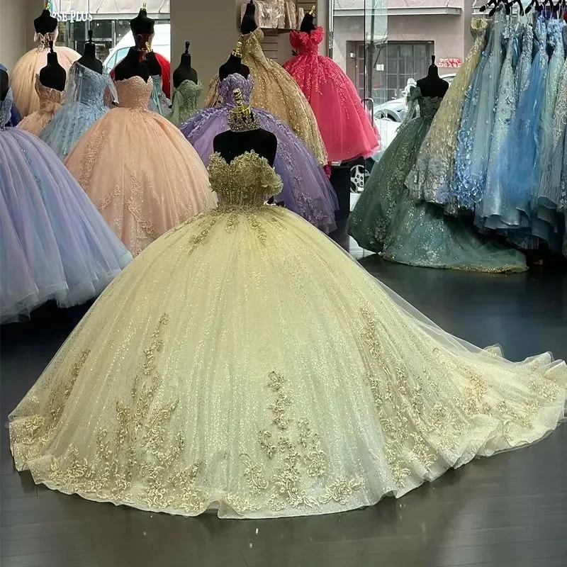 

Gold Quinceanera Dresses Off Shoulder Sequined Lace Sequins Applique Crystal Beads Sweet 16 Party Dress Vestidos De 15 Anos