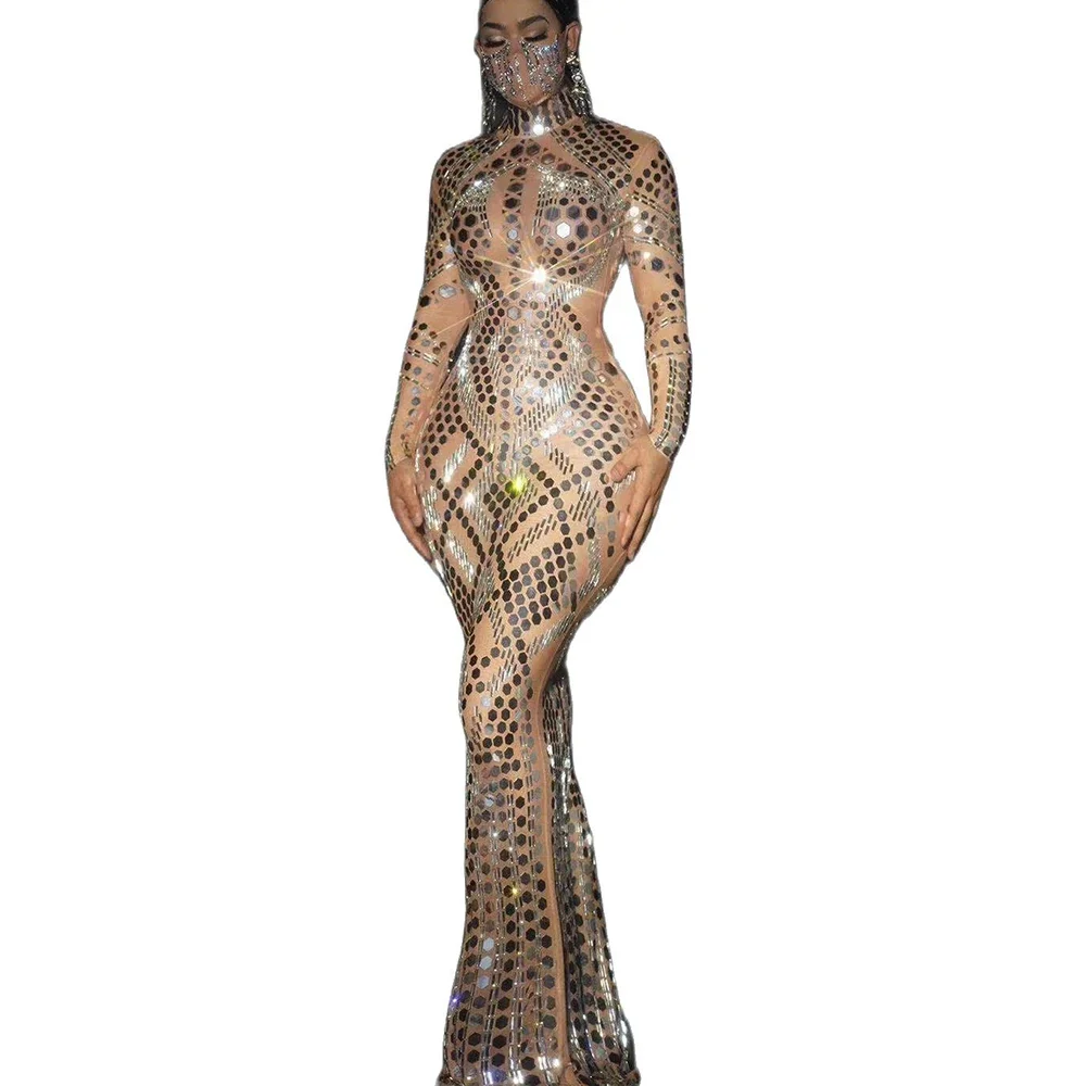 Сексуальное длинное платье телесного цвета с блестящими зеркальными блестками