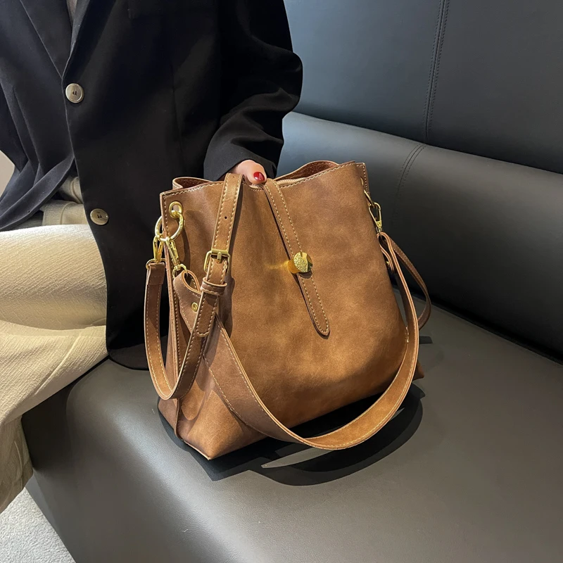 

Women's Vintage Handbag Oil Leather Women's Shoulder Bag Fashion Bucket Bag Large Bag Shopping Bag Women's Bag