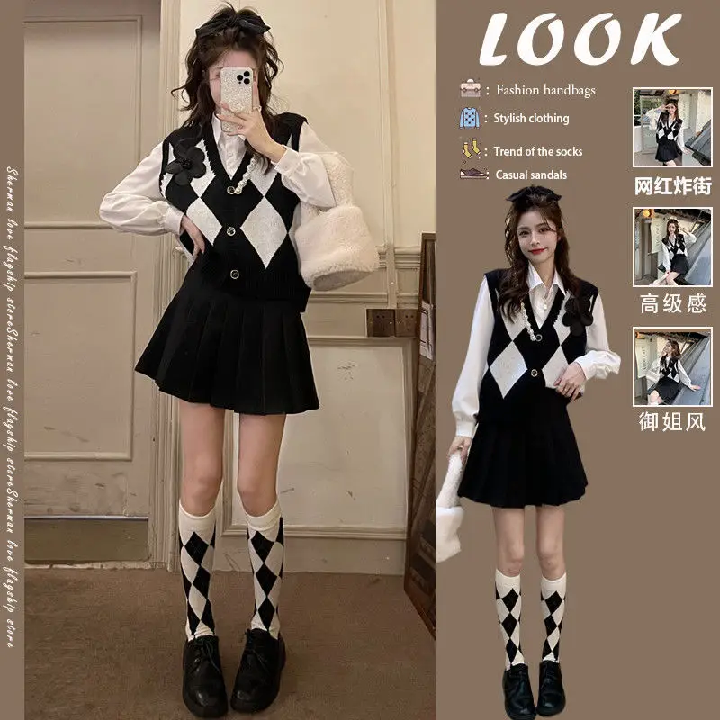 

Комплект весеннего белья из трех предметов, рубашка + блузка + плиссированная полуюбка