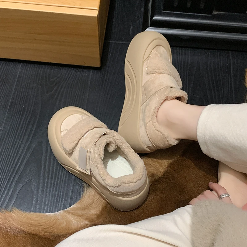 Зимняя женская обувь на плоской подошве из коровьей замши с круглым носком