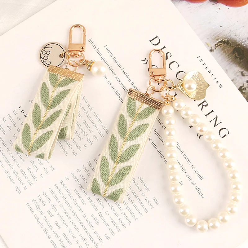 

New Cute Leaves Car Bag Keychain Pendant Creative Leaf Stripe Pearl Accessories Elegant Bag Decoration Korean Bowknot Key Holder