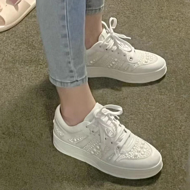 Кроссовки женские из натуральной кожи небольшие белые повседневные сникерсы на