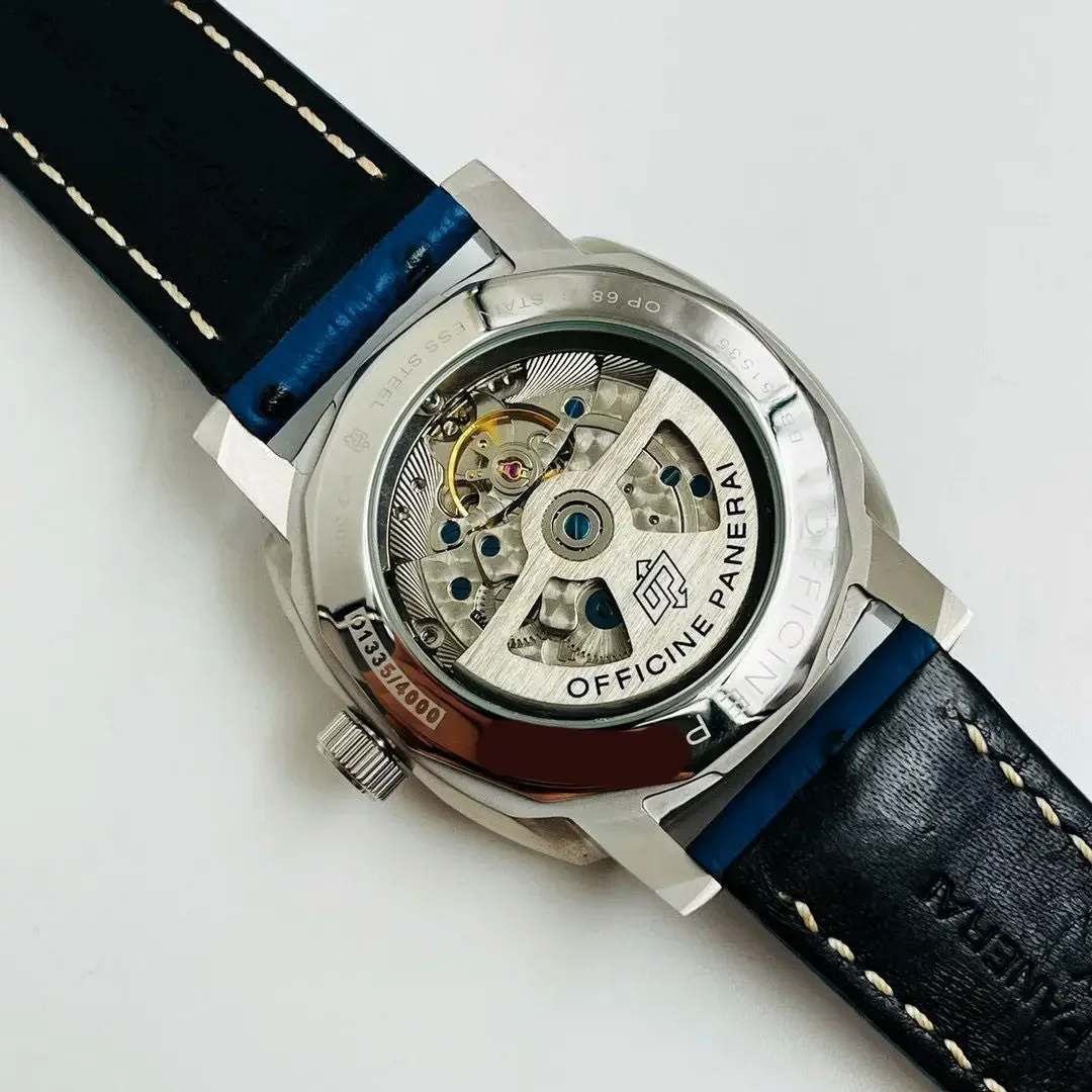 Исследуйте современную элегантность с нашими мужскими механическими часами из