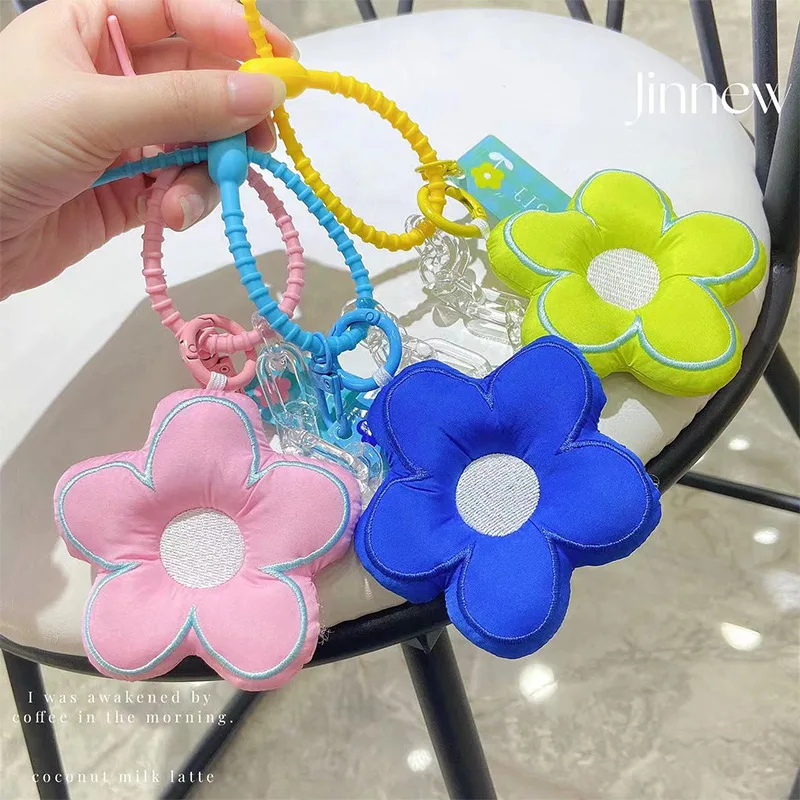 

2022 New Ins Style Fashion Simple Fabric Small Flower Pendant Creative Bag Key Chain Pendant Small Gift Children and Girls