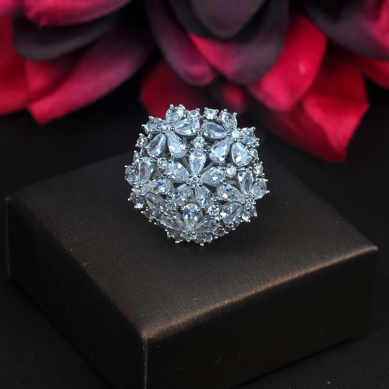 

Fashion Fashion Charm Flower Shape Top Quality Cubic Zirconia Rings For Women Luxury Party Wedding Show Gifts Wholsale R-210