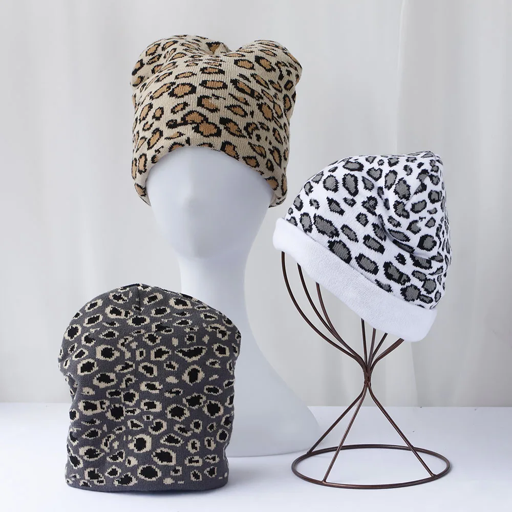 Шапка-бини унисекс с леопардовым принтом