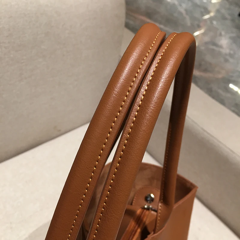 New Fashionable Large Capacity Cowhide Knitted Handbag with Advanced Sense, Simple Retro, Light Luxury Underarm Shoulder Bag