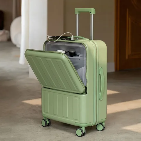 Многофункциональный чемодан из поликарбоната на колесиках